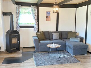 Blick zum Wohnbereich - mit Kaminwärme im Winter