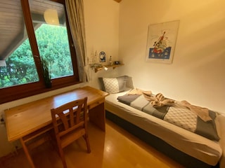 Schlafraum 2 - zusätzlicher Schreibtisch