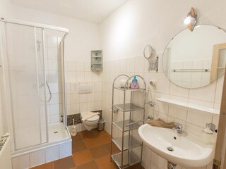 Fenster-Duschbad unten