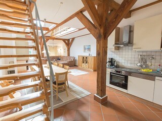 Die etwas steilere Treppe zu den Schlafzimmern