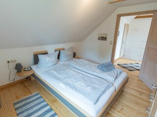 Schlafzimmer 1 mit Doppelbett...