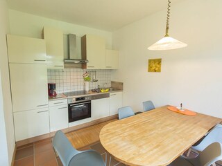 Perspektive Küchenzeile mit Essplatz