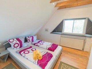 Schlafzimmer 1 mit Doppelbett