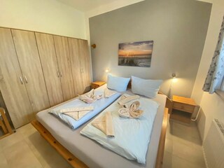 Weitere Perspektive Doppelschlafraum - großer Kleiderschrank