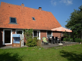 Große Terrasse und Liegewiese
