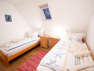 Schlafraum 3 mit den beiden Einzelbetten