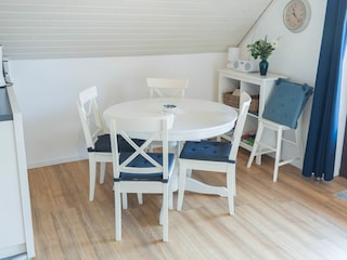 Essbereich vor der Küchenzeile