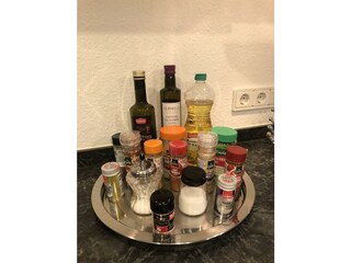 Gewürze und Öle