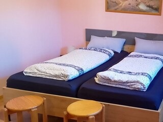 Schlafzimmer mit Doppelbett