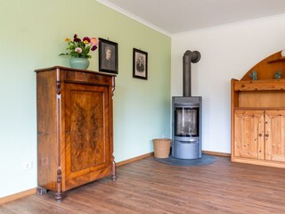 Wohnzimmer mit Blick auf den Terrassenbereich