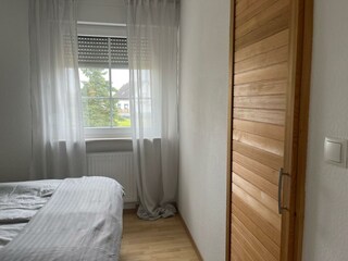 FeWo Schlafzimmer mit französischem Bett 2