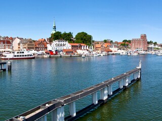 Kappeln mit Nordhafen, St.-Nicolai-Kirche und Speicher