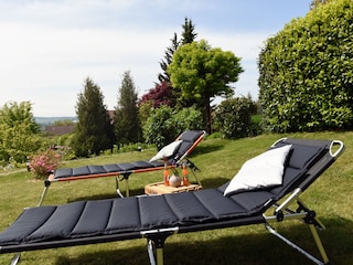 privater und großer Gartenbereich