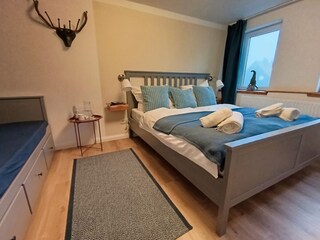 Schlafzimmer mit 3 Betten