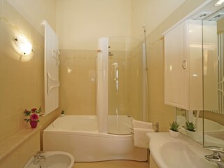 Badezimmer im Erdgeschoss