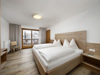 Schlafzimmer mit Balkon Südwestseite