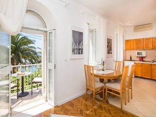 Apartment Molunat Features 11