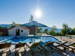 Rustikale Villa in Gruda mit privatem Pool