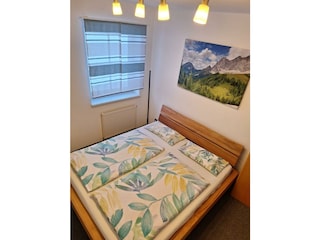 Schlafzimmer 1 (2)