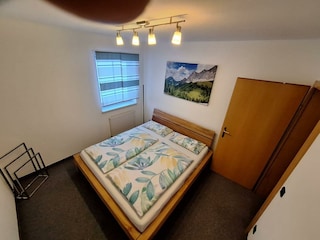 Schlafzimmer 1 (3)