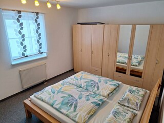 Schlafzimmer 2 (2)
