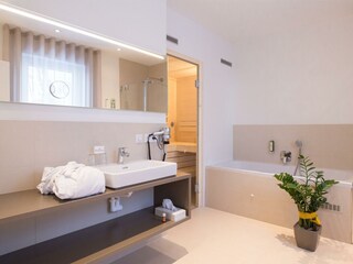 Hotel Vitus Badezimmer Badewanne