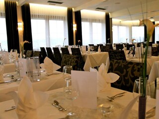 1460710368_Restaurant2