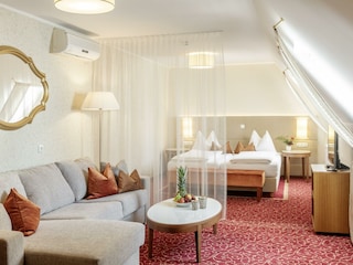 5d9745a3bbdb8_Zimmer_357_2