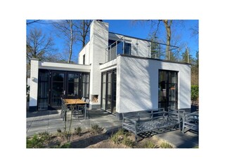 Villa Arnhem Outdoor Recording 1