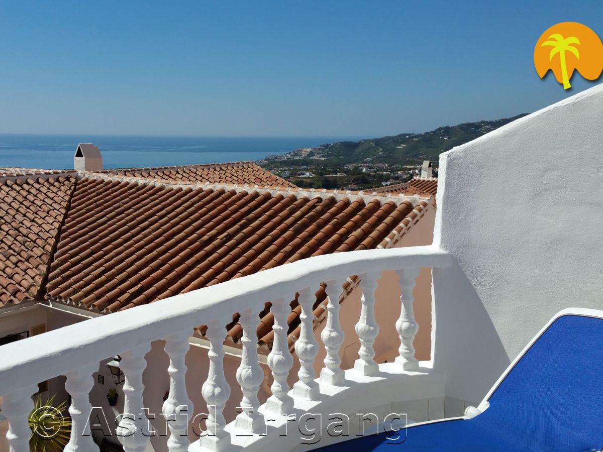 solana heisst sonnenplatz ueber den daechern von nerja