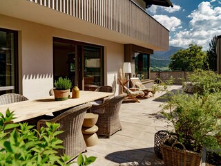 Riesen Terrasse mit Ost/West/Nordausrichtung