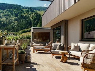 Ostterrasse mit Liegen & Lounge