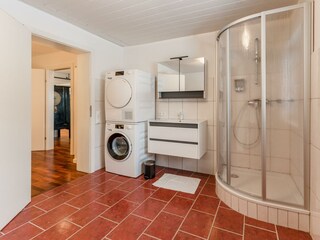 Badezimmer 1 mit Dusche Im EG