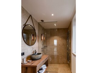 5 Badzimmer und ein extra WC