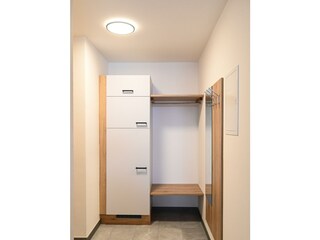 Club House Top 1 - Eingangsbereich mit Garderobe