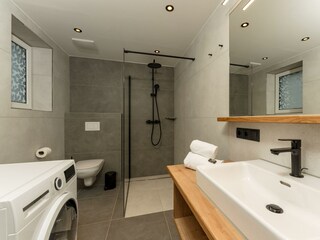 Badezimmer 2 mit Wäschetrockner