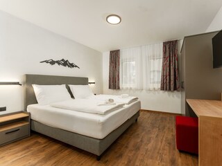 Schlafzimmer 2 mit TV