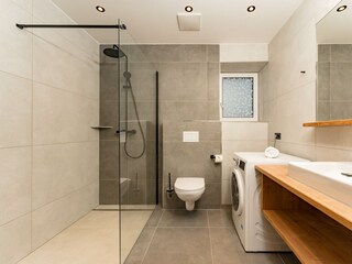 Badezimmer 2 mit Waschtrockner