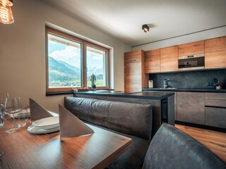 Vollausgestattete Wohnküche mit Weinkühlschrank