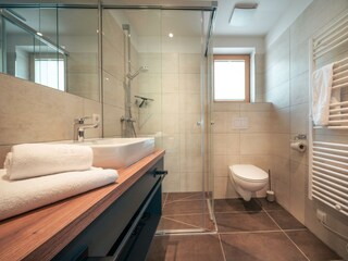 Hauptschlafzimmer mit Badezimmer en-suit