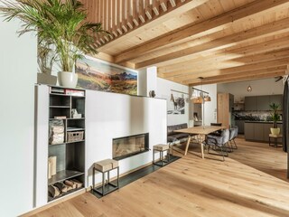 Ess/Wohnbereich mit Kamin