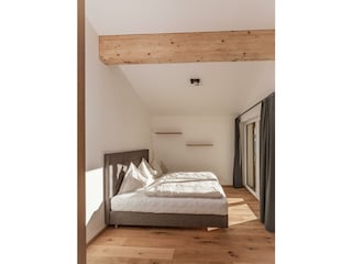 Hauptschlafzimmer mit direkten Balkon Zugang