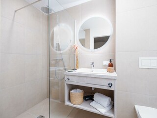 BASECAMP | badezimmer mit dusche & WC