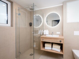 BASE 2.06 | badezimmer mit dusche & wc