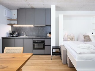 BASE 1.03 | Küche mit Essbereich