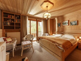 Schlafzimmer mit Doppelbett