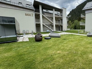 BASECAMP| Aussenbereich mit Spiegelsauna