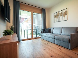 Wohnzimmer mit direktem Terrassenzugang