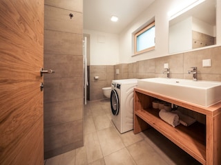 Hauptbadezimmer mit Waschmaschine