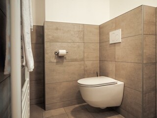 Hauptbadezimmer mit WC